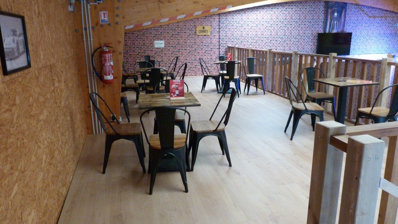 Au 911 La Mezzanine