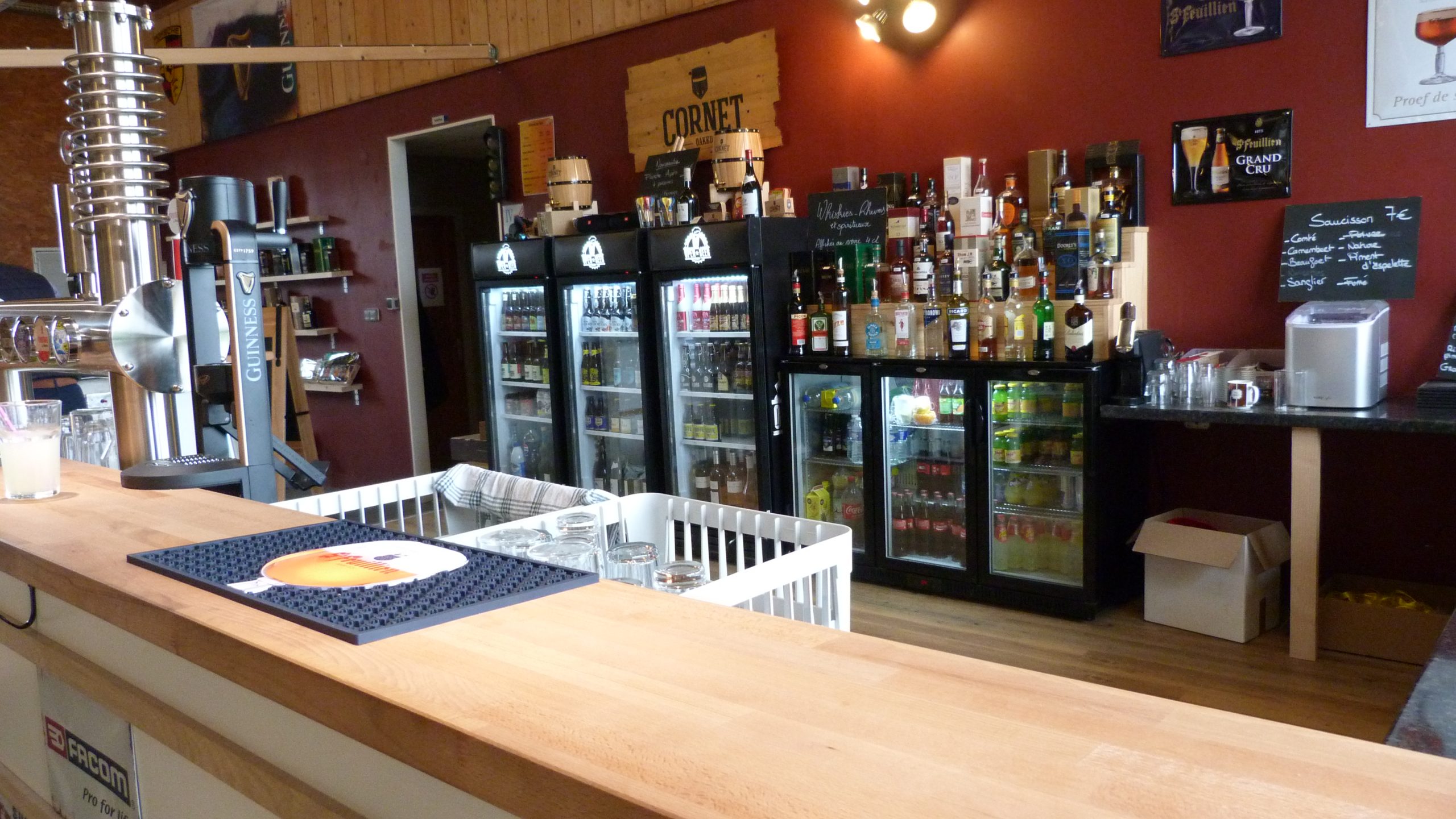 Au 911 le bar scaled 1